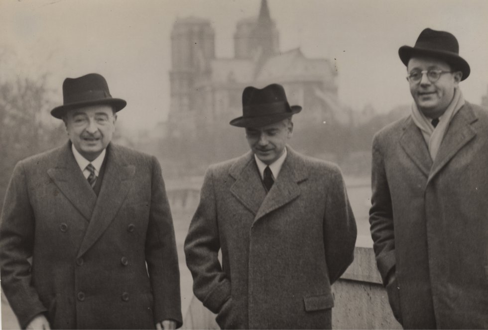 Antonio Zuloaga Dethomas, agregado de prensa en París, junto al embajador Lequerica y el ministro Serrano Suñer en una imagen entre 1939 y 1942.