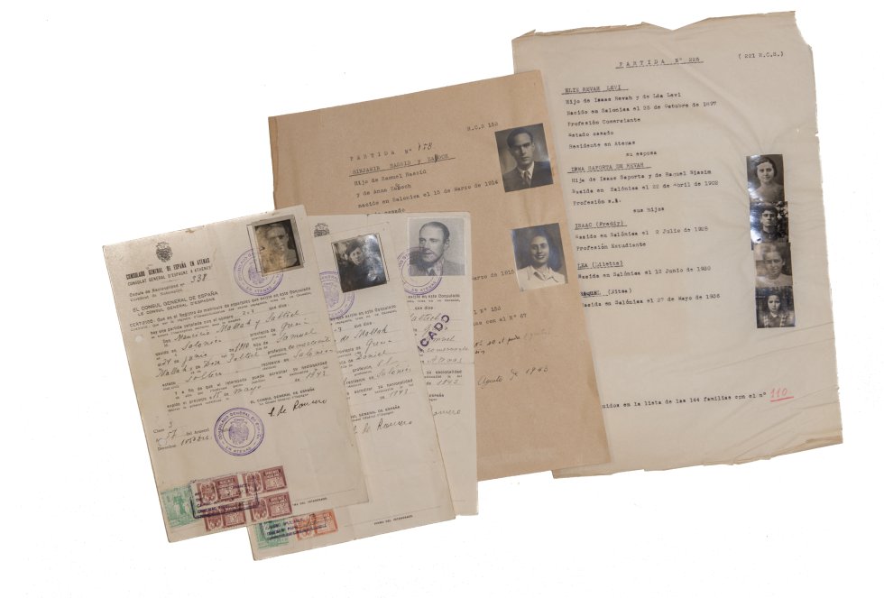 Certificados de Nacionalidad firmados por Romero Radigales y Partidas de Registro de familias sefardíes de Salónica.