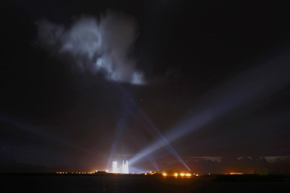 El cohete Delta IV, que contiene la cápsula Orion, en la plataforma de despegue de la Nasa en Cabo Cañaveral El cohete Delta IV, que contiene la cápsula Orion, en la plataforma de despegue de la Nasa en Cabo Cañaveral