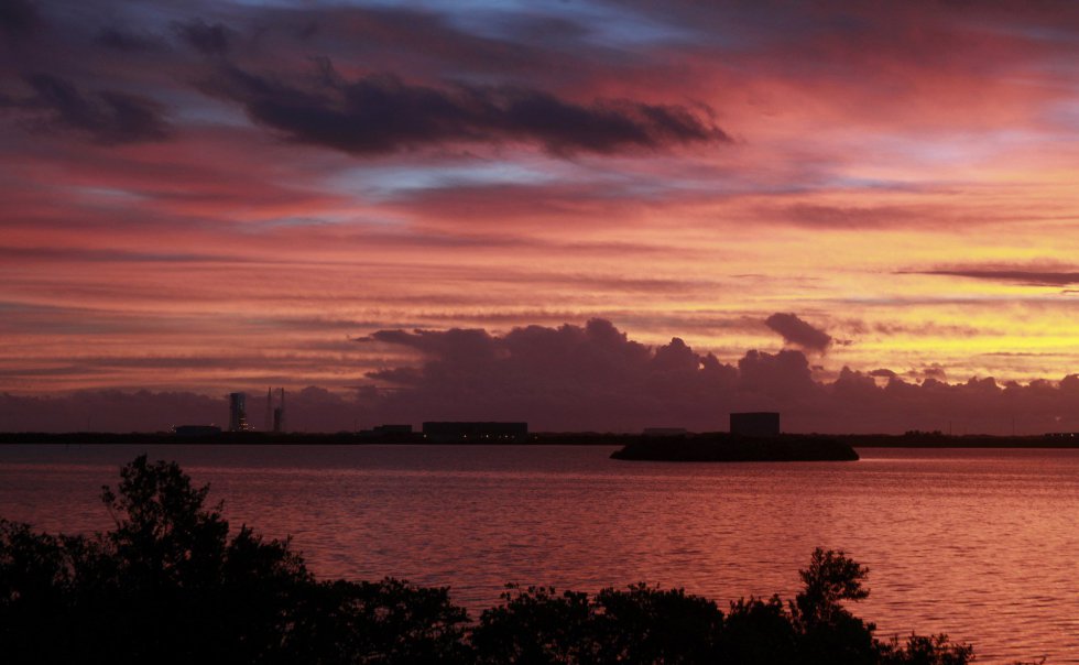 El cohete Delta IV, que contiene la cápsula Orion, en la plataforma de despegue de la Nasa en Cabo Cañaveral El cohete Delta IV, que contiene la cápsula Orion, en la plataforma de despegue de la Nasa en Cabo Cañaveral