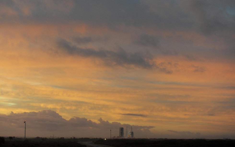 El cohete Delta IV, que contiene la cápsula Orion, en la plataforma de despegue de la Nasa en Cabo Cañaveral El cohete Delta IV, que contiene la cápsula Orion, en la plataforma de despegue de la Nasa en Cabo Cañaveral