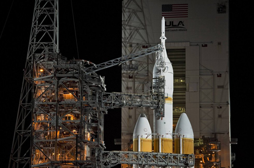 The Mobile Service Tower rolls back from the Delta IV Heavy with the Orion spacecraft on launch pad 37B at Cape Canaveral Air Force Station in Cape Canaveral, Florida, December 4, 2014. REUTERS/Steve Nesius (UNITED STATES - Tags: TRANSPORT SCIENCE TECHNOLOGY) The Mobile Service Tower rolls back from the Delta IV Heavy with the Orion spacecraft on launch pad 37B at Cape Canaveral Air Force Station in Cape Canaveral, Florida, December 4, 2014. REUTERS/Steve Nesius (UNITED STATES - Tags: TRANSPORT SCIENCE TECHNOLOGY)