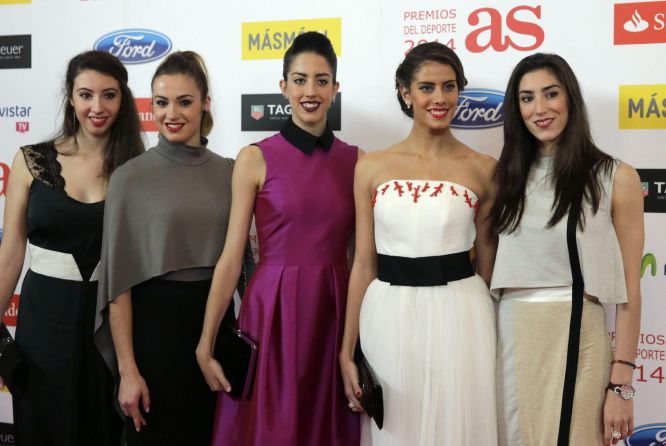 GRA449. MADRID, 15/12/2014.- Las campeonas del mundo de gimnasia rítmica, (de izda. a dcha.) Artemi Gavezou, Elena López, Alejandra Quereda, Lourdes Mohedano y Sandra Aguilar, posa para los medios a su llegada a la gala de entrega de los Premios As del Deporte 2014 celebrada esta noche en un céntrico hotel de la capital. EFE/Zipi GRA449. MADRID, 15/12/2014.- Las campeonas del mundo de gimnasia rítmica, (de izda. a dcha.) Artemi Gavezou, Elena López, Alejandra Quereda, Lourdes Mohedano y Sandra Aguilar, posa para los medios a su llegada a la gala de entrega de los Premios As del Deporte 2014 celebrada esta noche en un céntrico hotel de la capital. EFE/Zipi