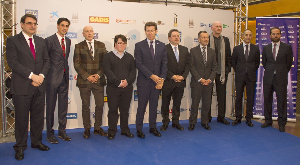 Los premiados, con el presidente de la Xunta de Galicia, el alcalde de Santiago y Jordi Jordá, director de SER Galicia Los premiados, con el presidente de la Xunta de Galicia, el alcalde de Santiago y Jordi Jordá, director de SER Galicia