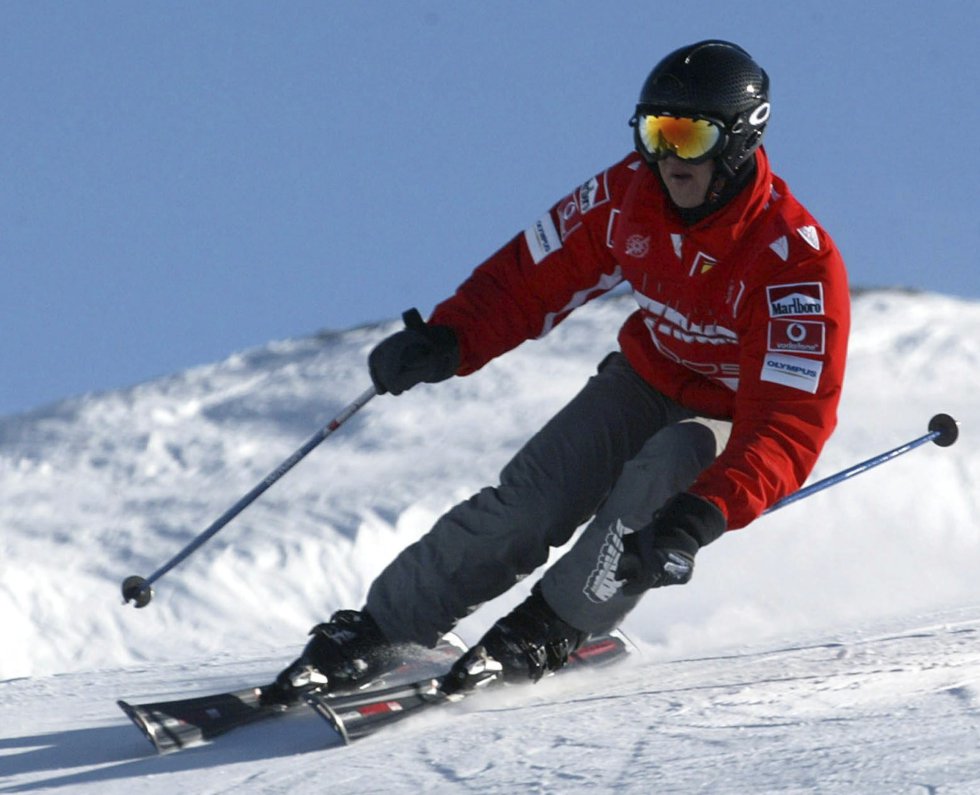 El expiloto alemán, siete veces campeón de Fórmula 1, sufrió una caída mientras esquiaba en Los Alpes franceses. Sufrió un traumatismo craneoencefálico fue operado con urgencia en un hospital francés de Grenoble. El expiloto alemán, siete veces campeón de Fórmula 1, sufrió una caída mientras esquiaba en Los Alpes franceses. Sufrió un traumatismo craneoencefálico fue operado con urgencia en un hospital francés de Grenoble.