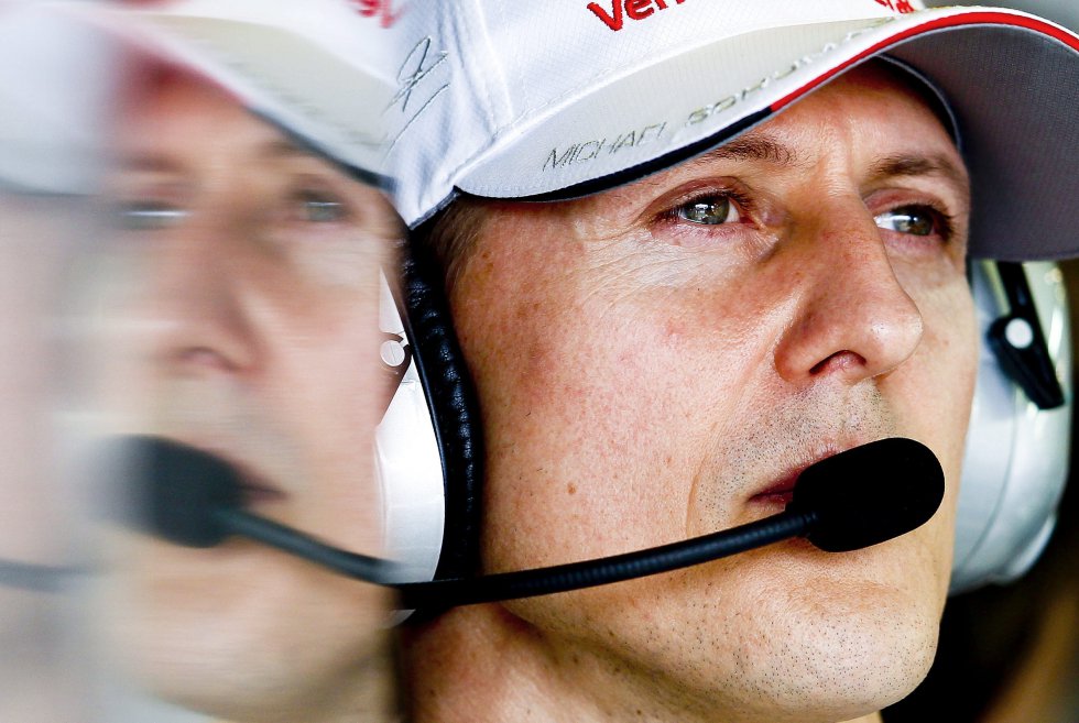 La portavoz de Michael Schumacher, Sabine Kehm, informa mediante un comunicado de que el piloto alemán abandona el hospital de Lausana donde permanecía desde junio para seguir con la rehabilitación en su casa. "Queda, sin embargo, un largo y difícil camino por delante", dice el comunicado. La portavoz de Michael Schumacher, Sabine Kehm, informa mediante un comunicado de que el piloto alemán abandona el hospital de Lausana donde permanecía desde junio para seguir con la rehabilitación en su casa. "Queda, sin embargo, un largo y difícil camino por delante", dice el comunicado.