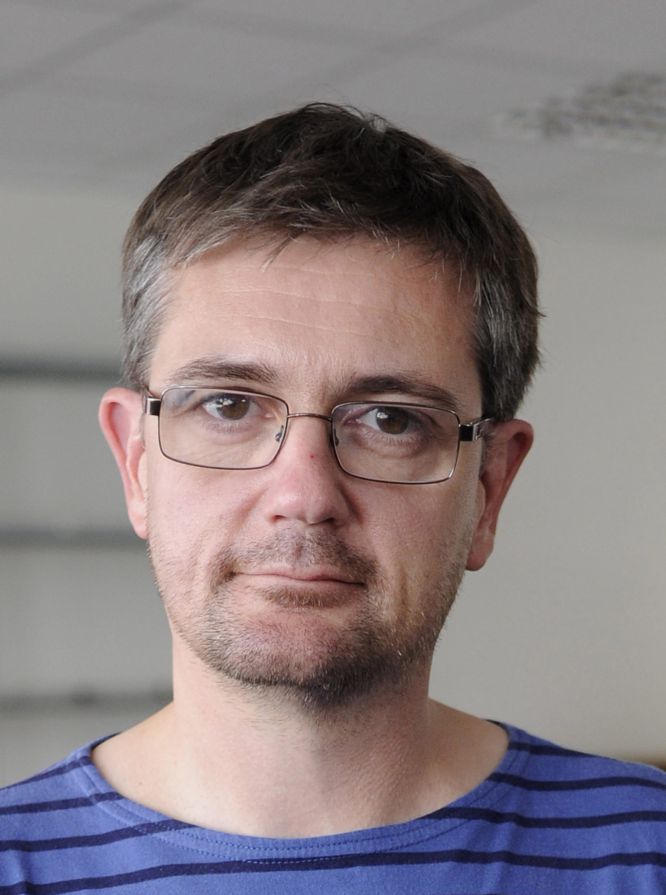 Fotografía de archivo fechada el 19 de septiembre de 2012 que muestra al director de 'Charlie Hebdo', Charb. Según medios locales, Charb se encuentra entre las doce víctimas del atentado