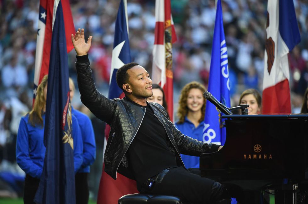John Legend ha interpretado 'America, the Beautiful' antes del partido. John Legend ha interpretado 'America, the Beautiful' antes del partido.