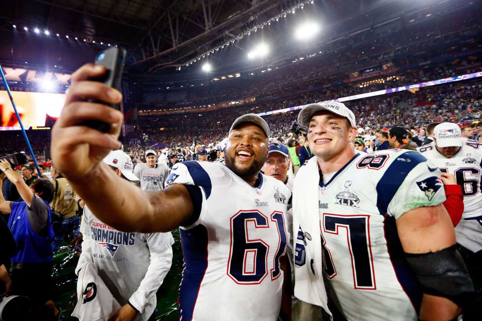 Marcus Cannon y Rob Gronkowski celebran el título en la Super Bowl. Marcus Cannon y Rob Gronkowski celebran el título en la Super Bowl.