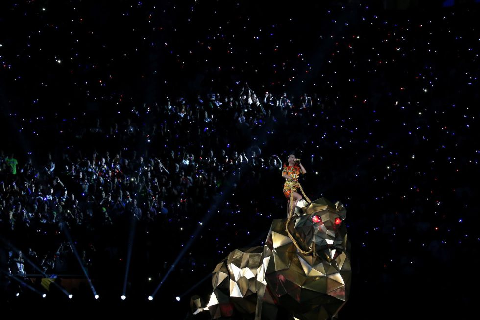 Katy Perry, en su actuación durante la final de la Super Bowl entre los Patriots y los Seahawks. Katy Perry, en su actuación durante la final de la Super Bowl entre los Patriots y los Seahawks.
