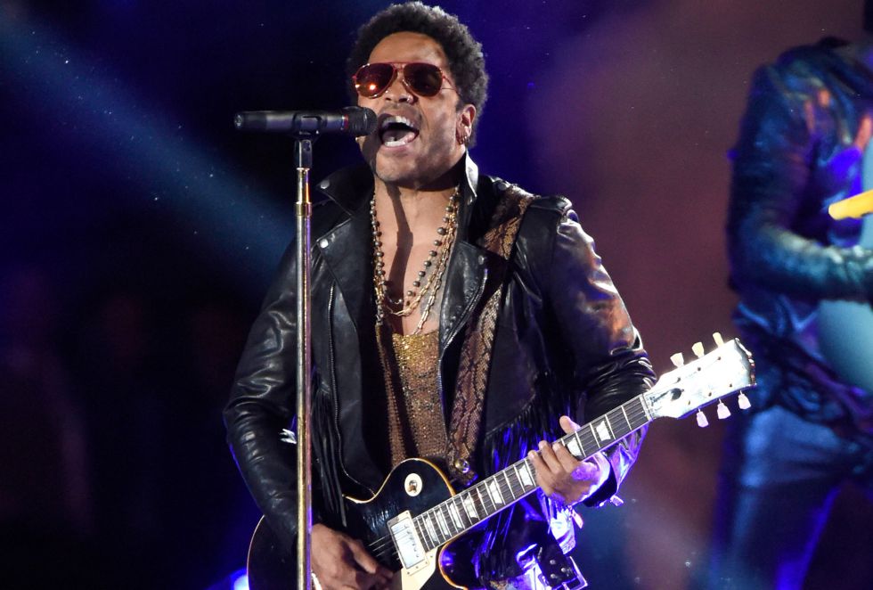 Lenny Kravitz, en el descanso de la Super Bowl. Lenny Kravitz, en el descanso de la Super Bowl.