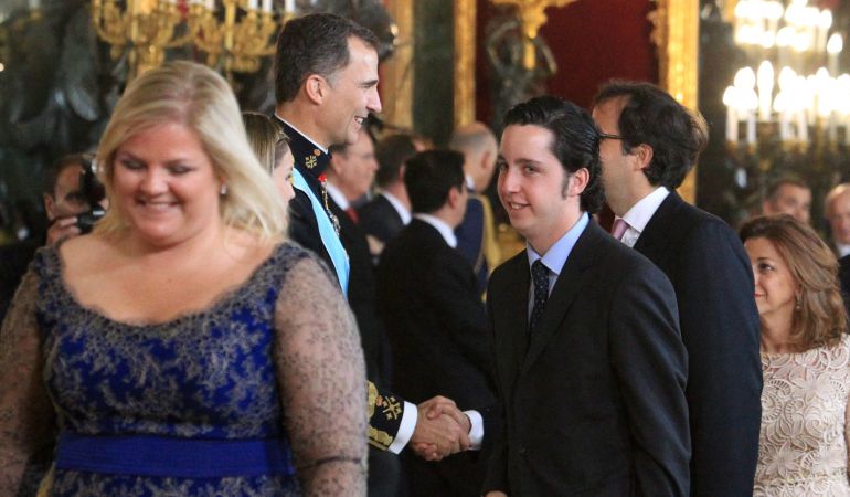 Francisco Nicolás durante la recepción a los representantes institucionales en el Palacio Real con Catalina Hoffmann.