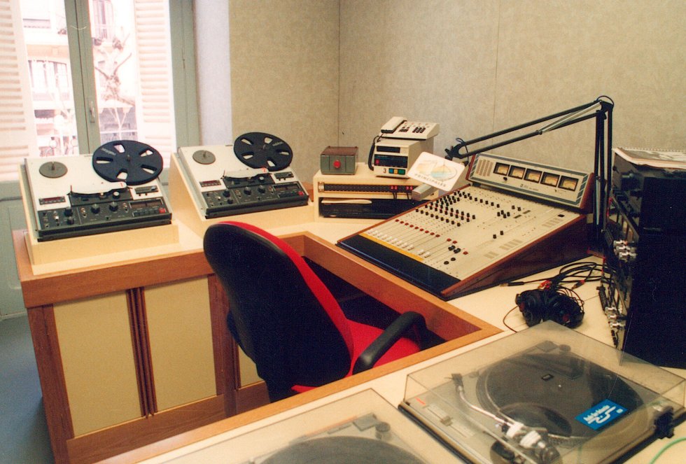 Estudio de Los 40 Principales en la Avenida de la Libertad, 27, en 1991 Estudio de Los 40 Principales en la Avenida de la Libertad, 27, en 1991