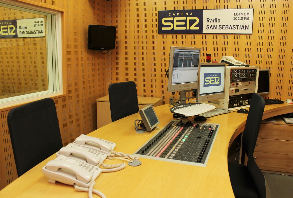 Control central de Radio San Sebastián, en Paseo de Portuetxe, 51, en 2015 Control central de Radio San Sebastián, en Paseo de Portuetxe, 51, en 2015