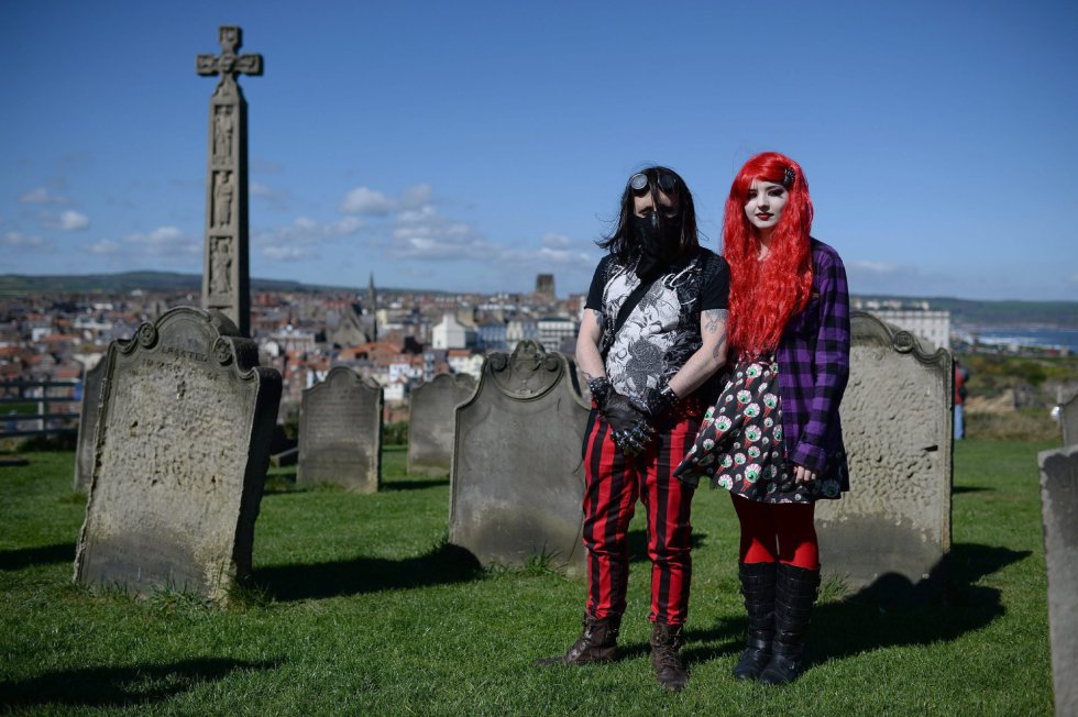 Parte de la novela Drácula, de Bram Stoker, se desarrolla en Whitby, donde se describe la llegada del Conde a Inglaterra en una goleta rusa a la deriva. Parte de la novela Drácula, de Bram Stoker, se desarrolla en Whitby, donde se describe la llegada del Conde a Inglaterra en una goleta rusa a la deriva.