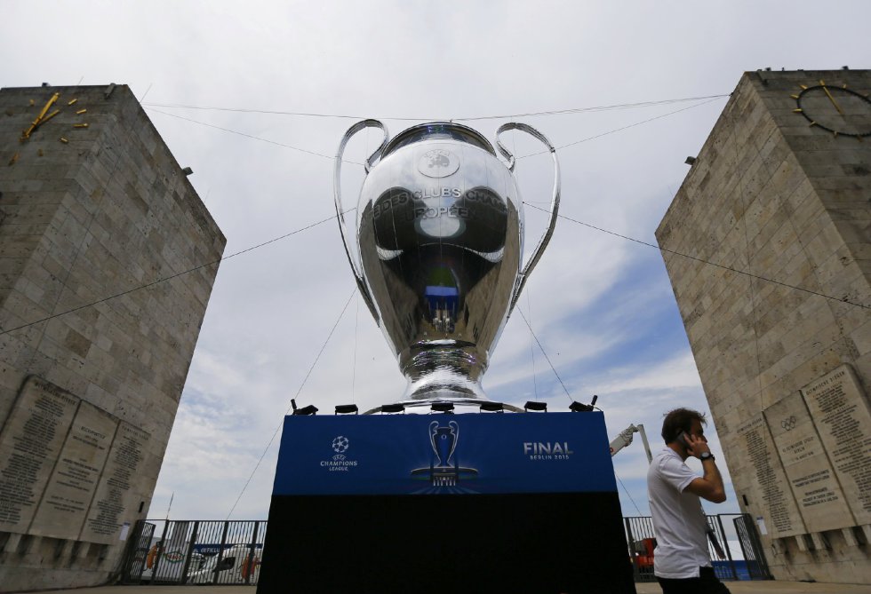 La copa de la Champions luce en la capital alemana La copa de la Champions luce en la capital alemana