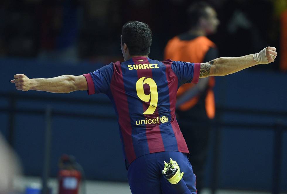 Luis Suárez aparece en el escena para volver a adelantar al Barça en el luminoso de la final Luis Suárez aparece en el escena para volver a adelantar al Barça en el luminoso de la final