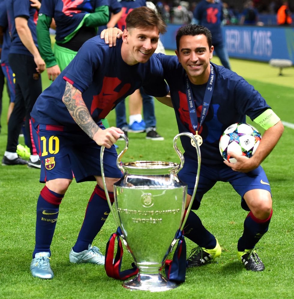 Messi y Xavi son fotografiados con el balón de la final y la quinta Copa del Barça Messi y Xavi son fotografiados con el balón de la final y la quinta Copa del Barça