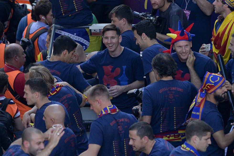 Los jugadores del Barcelona celebran el triplete en el autobús de campeones Los jugadores del Barcelona celebran el triplete en el autobús de campeones