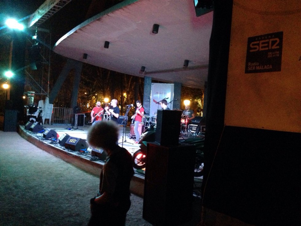 Música en vivo por las noches con artistas malagueños Música en vivo por las noches con artistas malagueños
