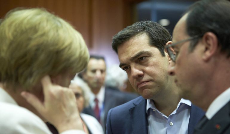 Merkel y Hollande charlan con Alexis Tsipras.