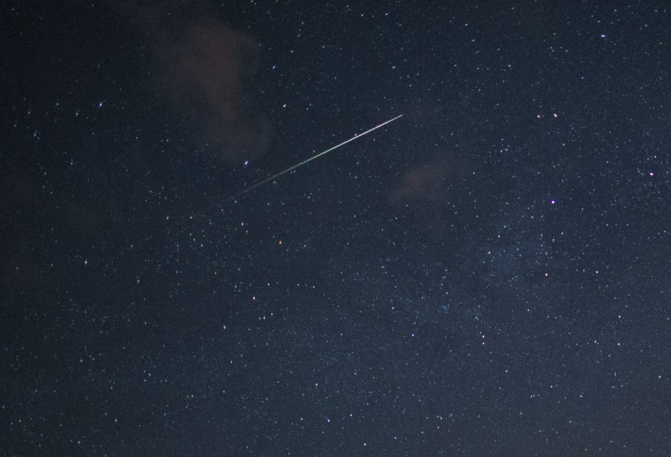 Una estrella fugaz ilumina el cielo en Oder-Spree (Alemania) ayer 11 de agosto de 2015. Una estrella fugaz ilumina el cielo en Oder-Spree (Alemania) ayer 11 de agosto de 2015.