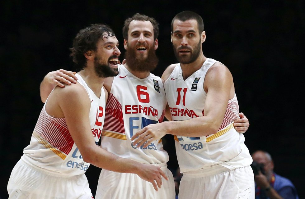 Sergio Llull, Sergio Rodríguez y Fernando San Emeterio, al término de la final ante Lituania. Sergio Llull, Sergio Rodríguez y Fernando San Emeterio, al término de la final ante Lituania.