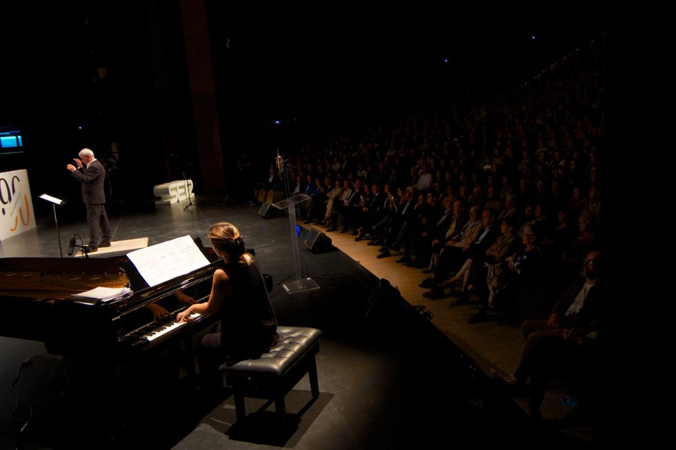 El Orfeón Donostiarra cantó la SInfonia Azul de Mompou El Orfeón Donostiarra cantó la SInfonia Azul de Mompou