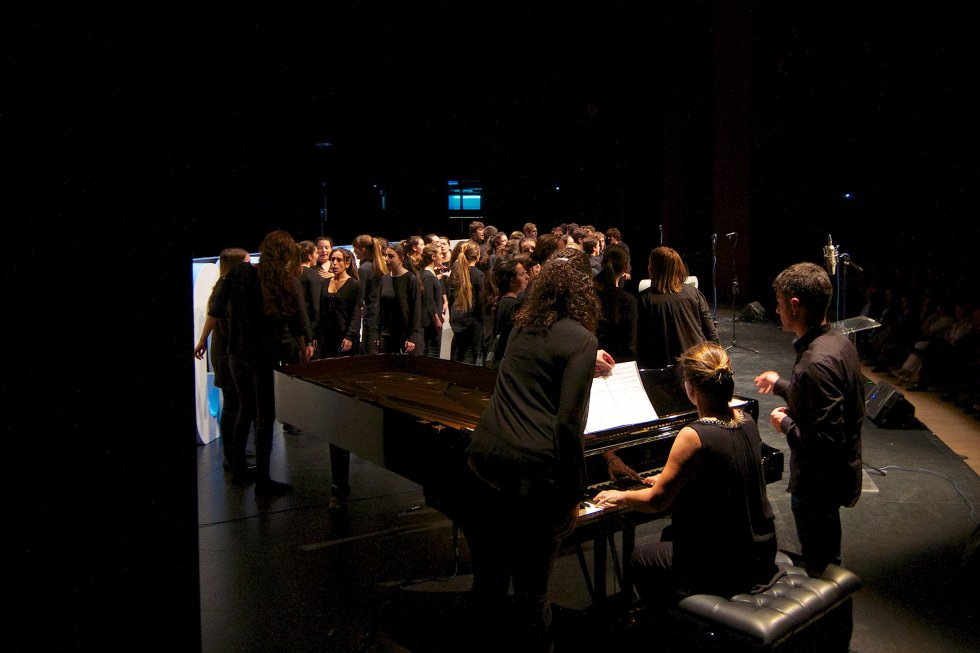 El Orfeoi Gazte interpretó algunas de las piezas de Grease El Orfeoi Gazte interpretó algunas de las piezas de Grease