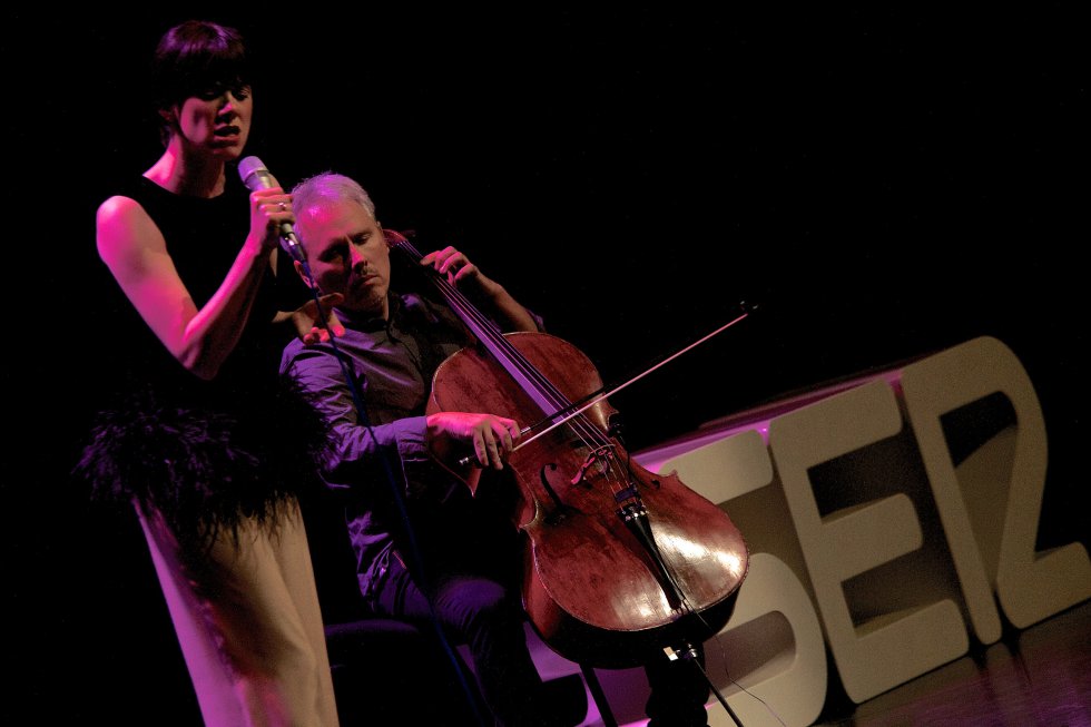 María Berasarte interpretó Txoria txori junto al violonchelista Pello Ramírez María Berasarte interpretó Txoria txori junto al violonchelista Pello Ramírez