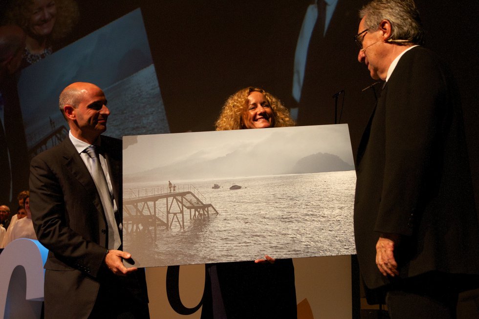 Homenaje y sorpresa a quien también fuera director de Radio San Sebastián Iñaki Gabilondo, de mano de Francesc Ballesteros y Begoña Marañón Homenaje y sorpresa a quien también fuera director de Radio San Sebastián Iñaki Gabilondo, de mano de Francesc Ballesteros y Begoña Marañón
