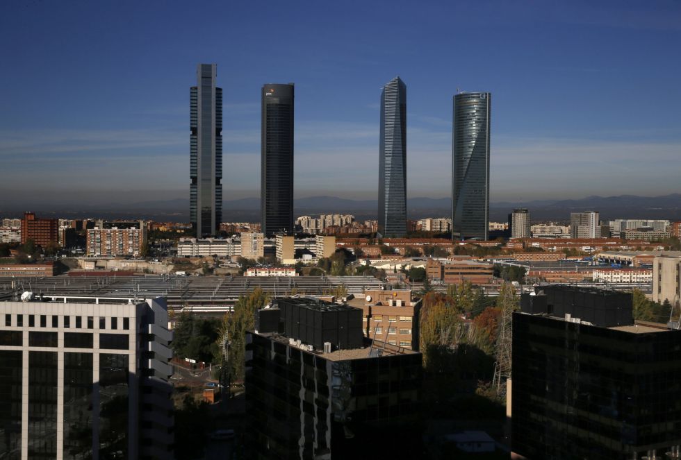 La ciudad de Madrid ha amanecido con altos niveles de contaminación lo que ha llevado al segundo día de restricciones de tráfico en la ciudad. La ciudad de Madrid ha amanecido con altos niveles de contaminación lo que ha llevado al segundo día de restricciones de tráfico en la ciudad.