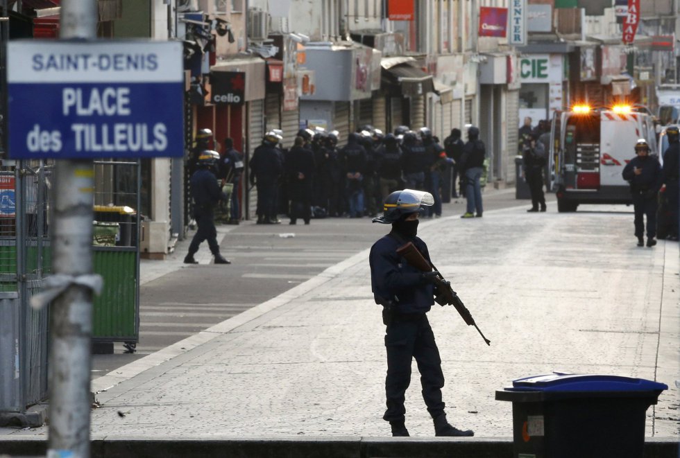 LA ciudad de Saint Denis, casi paralizada por la operación antiterrorista. LA ciudad de Saint Denis, casi paralizada por la operación antiterrorista.