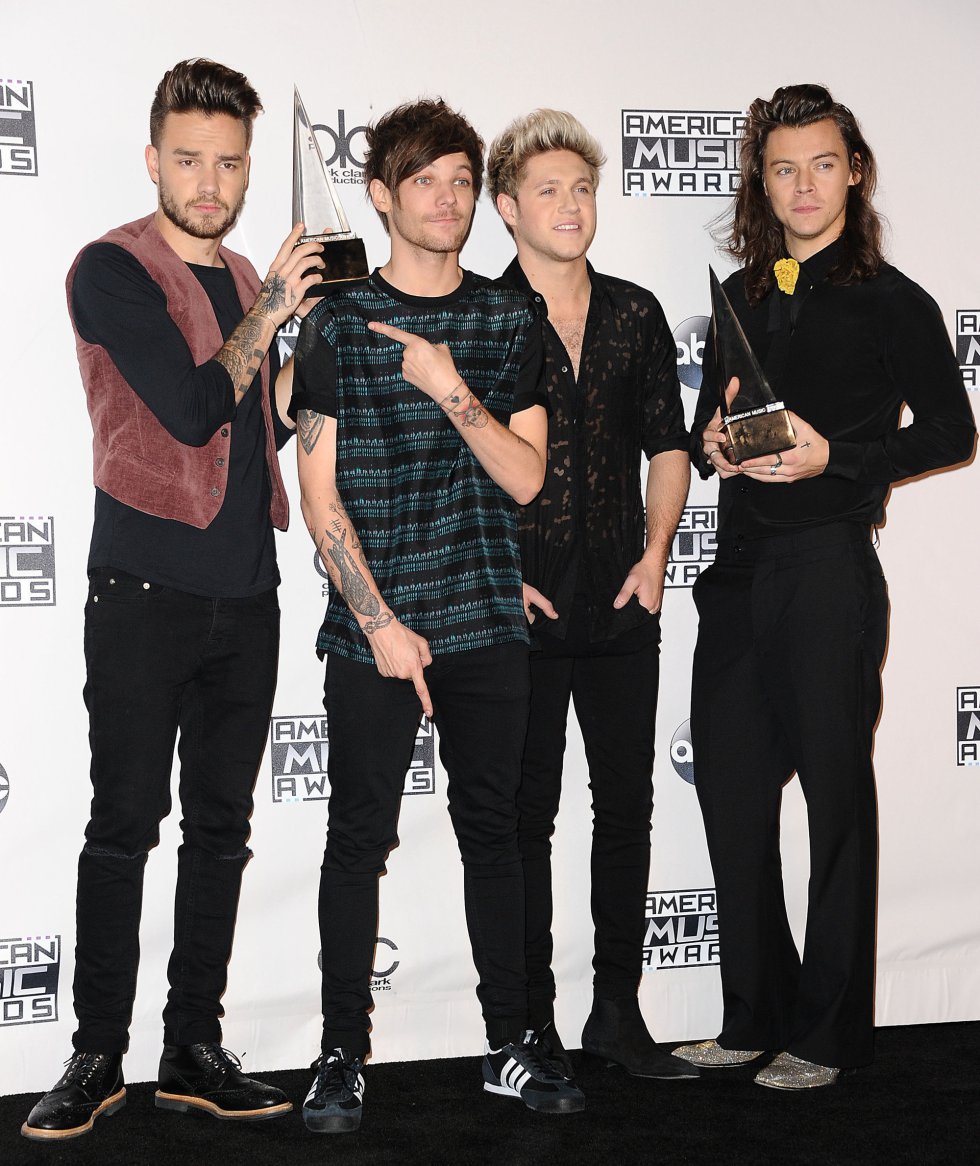 Liam Payne, Louis Tomlinson, Niall Horan y Harry Styles, de One Direction, posan ante la prensa en los American Music Awards 2015. Liam Payne, Louis Tomlinson, Niall Horan y Harry Styles, de One Direction, posan ante la prensa en los American Music Awards 2015.