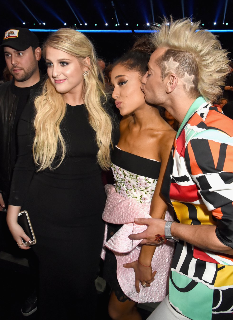 Meghan Trainor, Ariana Grande y Frankie J. Grande, en los American Music Awards 2015. Meghan Trainor, Ariana Grande y Frankie J. Grande, en los American Music Awards 2015.