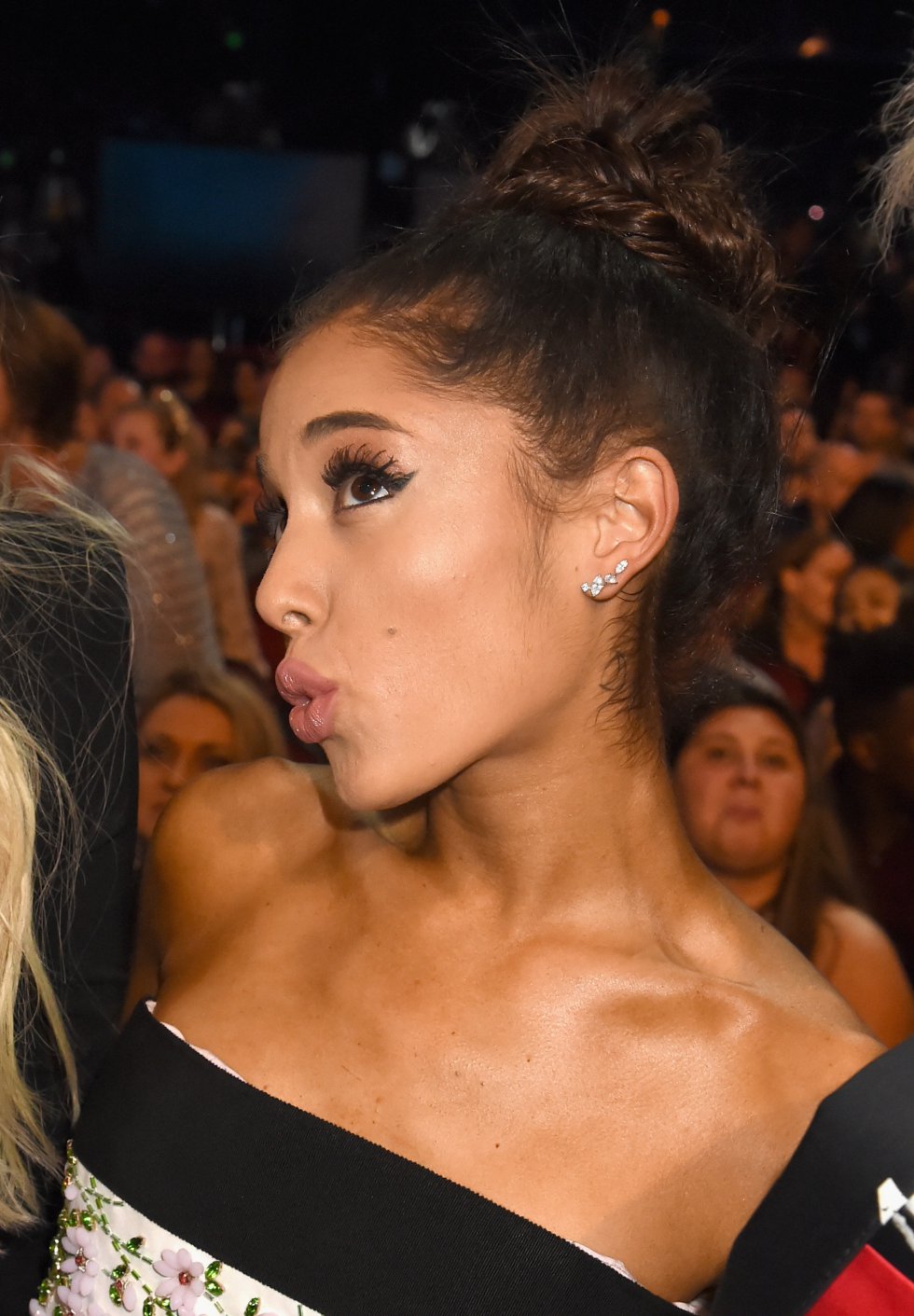 La cantante Ariana Grande, en los American Music Awards 2015. La cantante Ariana Grande, en los American Music Awards 2015.