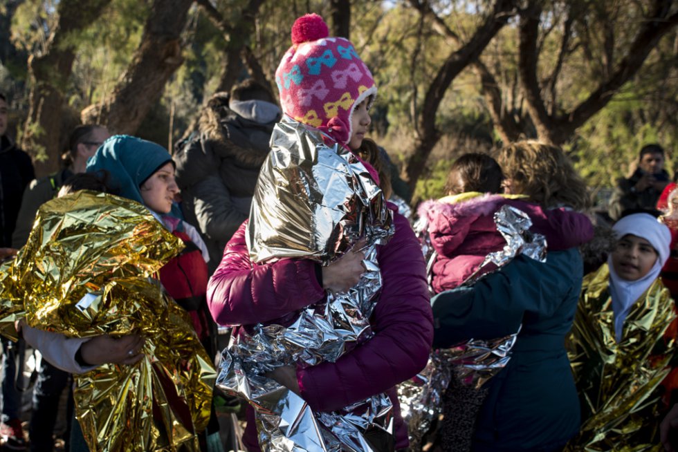 Tres meses después de la muerte de Aylan Kurdi, Save the Children recuerda que la seguridad de las fronteras no puede estar por encima de los derechos de los refugiados. Solo a Grecia han llegada más 728.000 personas refugiadas en lo que va de año, el 26% son niños. La mayoría han llegado en pequeñas embarcaciones a la isla griega de Lesbos procedentes de Turquía. Desde la muerte de Aylan más de 120 niños han muerto en el mar intentando llegar a Europa. Tres meses después de la muerte de Aylan Kurdi, Save the Children recuerda que la seguridad de las fronteras no puede estar por encima de los derechos de los refugiados. Solo a Grecia han llegada más 728.000 personas refugiadas en lo que va de año, el 26% son niños. La mayoría han llegado en pequeñas embarcaciones a la isla griega de Lesbos procedentes de Turquía. Desde la muerte de Aylan más de 120 niños han muerto en el mar intentando llegar a Europa.