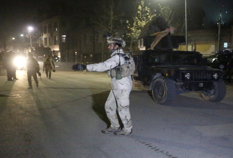 El Ejército intenta mantener el orden en la zona. El Ejército intenta mantener el orden en la zona.