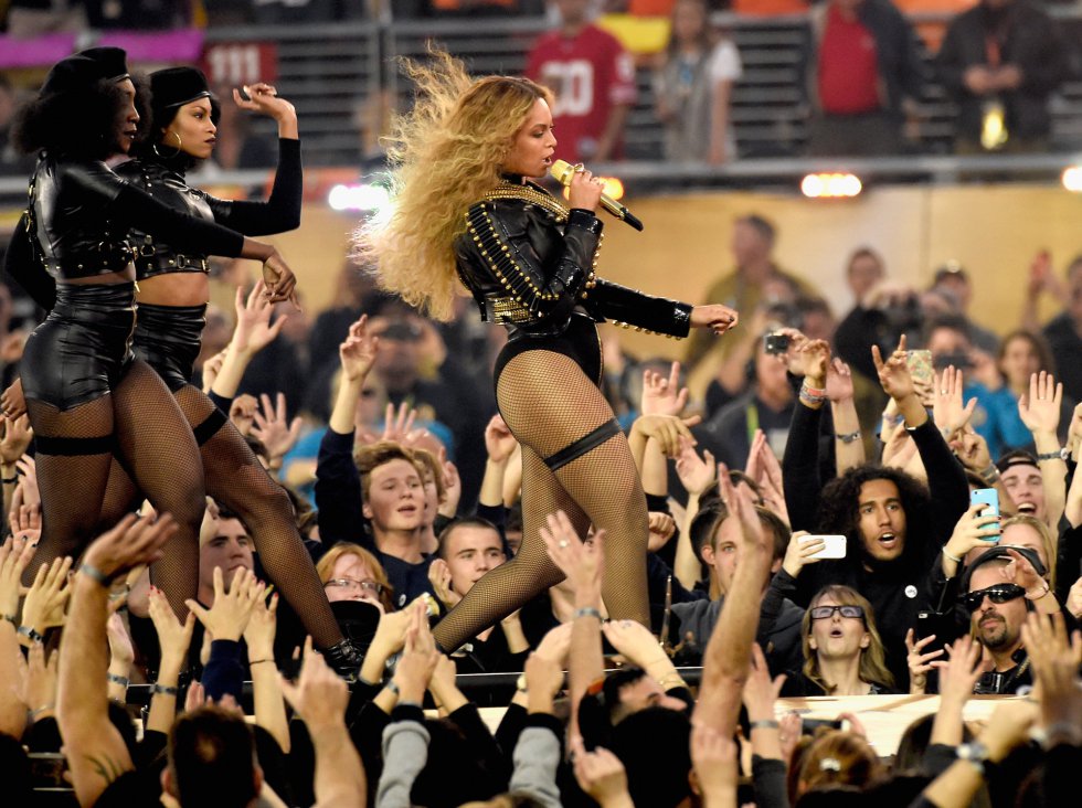 Beyonce, Chris Martin y Bruno Mars durante el show del descanso Beyonce, Chris Martin y Bruno Mars durante el show del descanso