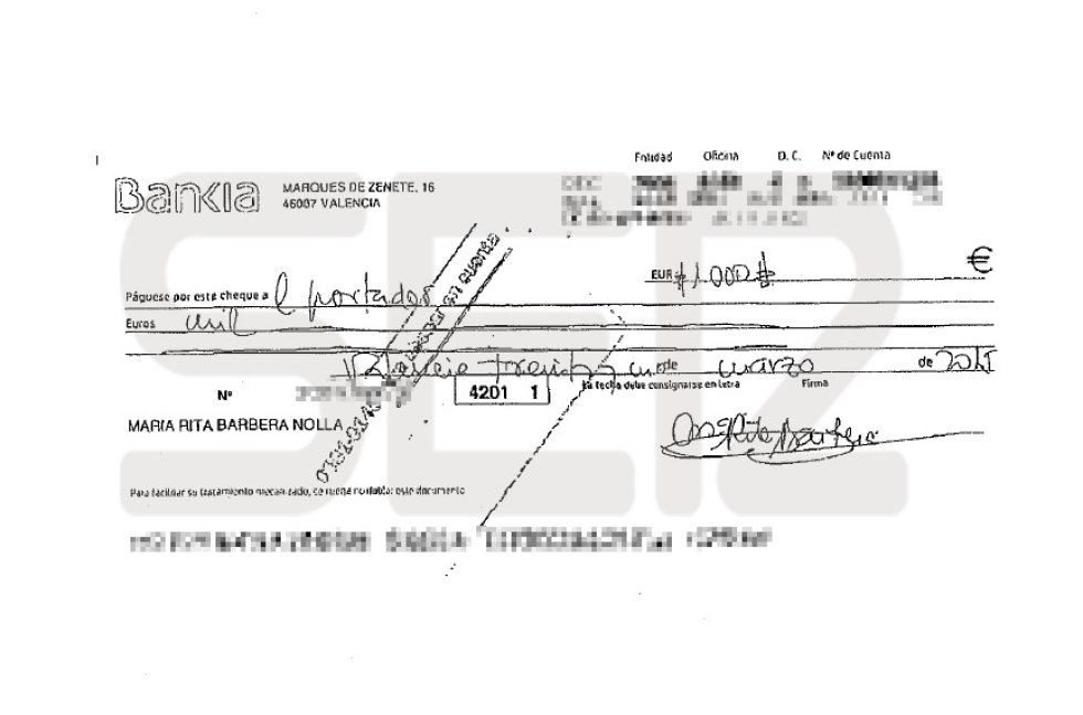 La Fiscalía Anticorrupción vincula a Rita Barberá con la trama de blanqueo en el PP de Valencia porque también donó 1.000 euros al partido. La exalcaldesa de Valencia extendió un cheque por ese importe el 31 de marzo del año pasado, cuando faltaban menos de dos meses para las elecciones municipales de 2015, aunque asegura que fue una aportación altruista que no se le reembolsó. La Fiscalía Anticorrupción vincula a Rita Barberá con la trama de blanqueo en el PP de Valencia porque también donó 1.000 euros al partido. La exalcaldesa de Valencia extendió un cheque por ese importe el 31 de marzo del año pasado, cuando faltaban menos de dos meses para las elecciones municipales de 2015, aunque asegura que fue una aportación altruista que no se le reembolsó.