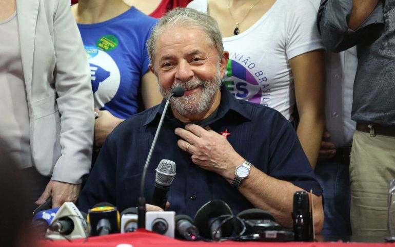 Fotografía de archivo fechada el viernes 4 de marzo de 2016, que muestra al expresidente brasileño Luiz Inácio Lula da Silva durante una rueda de prensa en la sede del partido de los trabajadores
