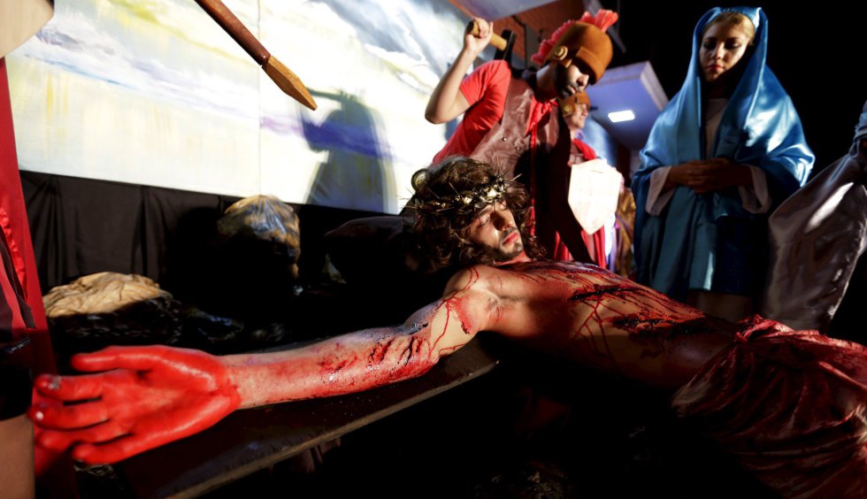 Varios actores representan escenas de la Pasión de Cristo en Luque (Paraguay). Varios actores representan escenas de la Pasión de Cristo en Luque (Paraguay).