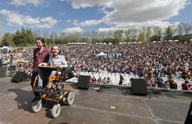 El líder de Podemos, Pablo Iglesias, y el secretario de Organización, Pablo Echenique.