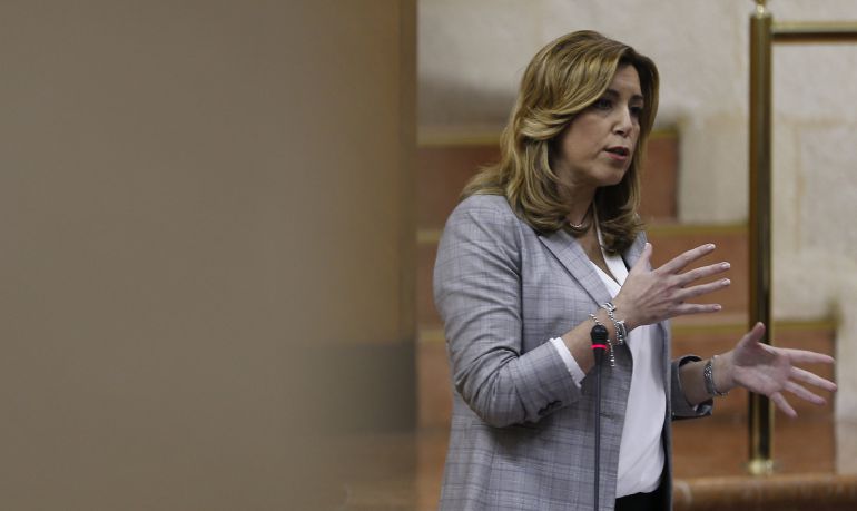 La presidenta de la Junta, Susana Díaz, ha acusado a Podemos de "enredar" en el resto de partidos políticos y de "enfangar" la vida pública 
