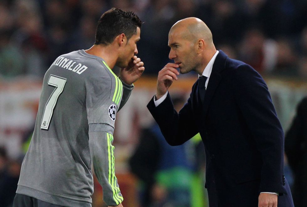 Zidane debutó en Champions como entrenador con una victoria 0-2 en Roma que encarrilaba el pase a cuartos de final Zidane debutó en Champions como entrenador con una victoria 0-2 en Roma que encarrilaba el pase a cuartos de final