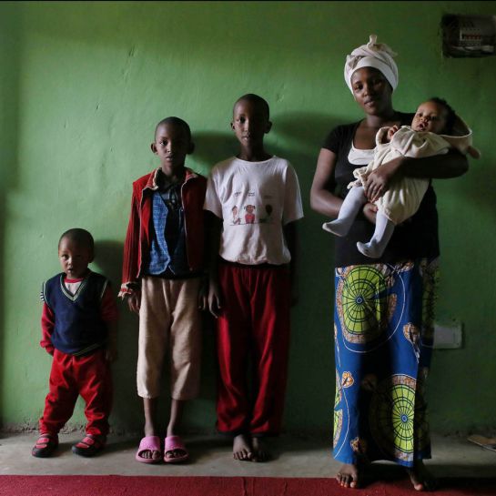 Isaa, David, Gatete, Fidel y su madre son de Congo. Escaparon de allí hace 5 años huyendo de la guera. Ahora son refugiados urban en Addis Abeba.