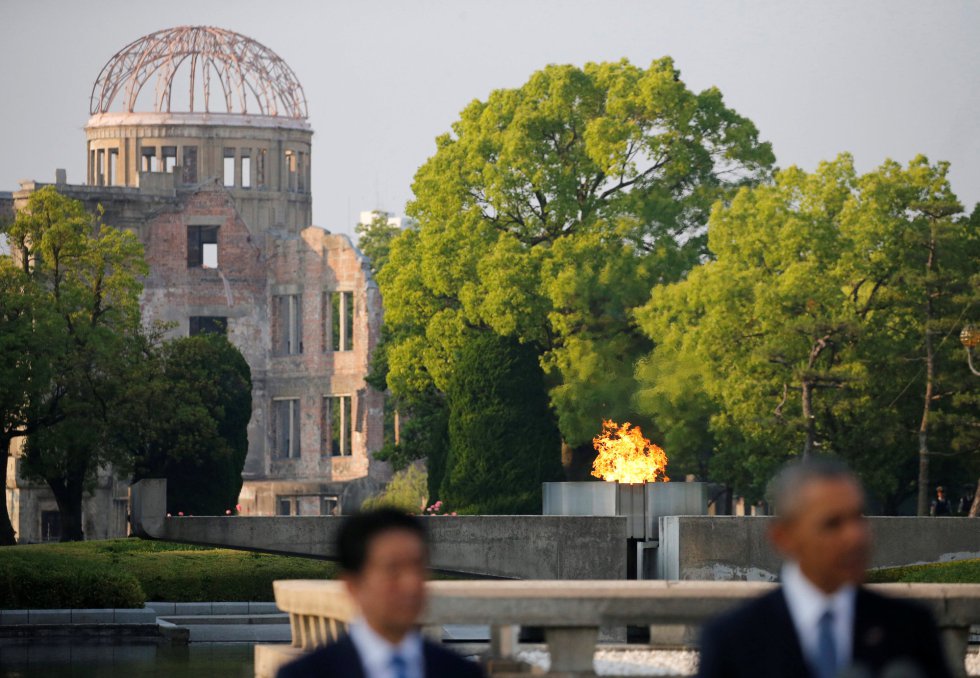 Barack Obama y Shinzo Abe, durante el homenaje. Barack Obama y Shinzo Abe, durante el homenaje.