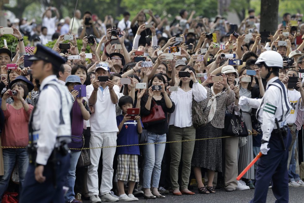 Una multitud espera la llegada del presidente de Estados Unidos, Barack Obama, al Parque de la Paz. Una multitud espera la llegada del presidente de Estados Unidos, Barack Obama, al Parque de la Paz.