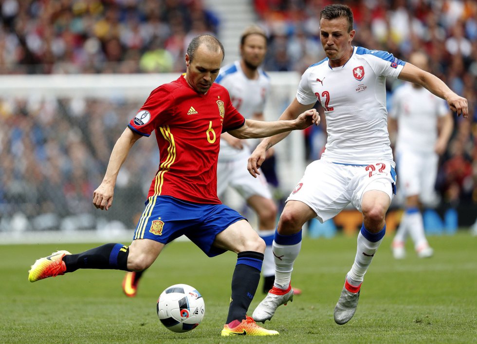 Andrés Iniesta durante el partido. Andrés Iniesta durante el partido.