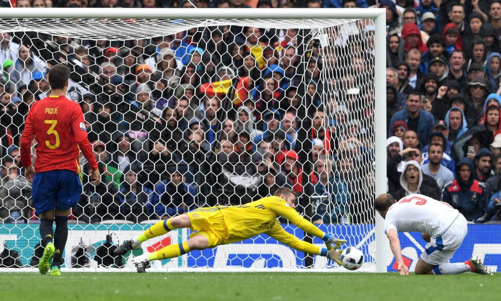 El portero David De Gea realiza una parada. El portero David De Gea realiza una parada.